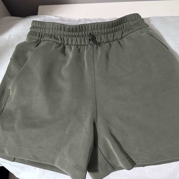 Lululemon HR  Softstreme Shorts 4" - Picture 1 of 4